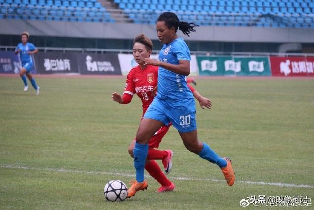 乌克兰海军称成功袭击俄军基地 摧毁多架战机